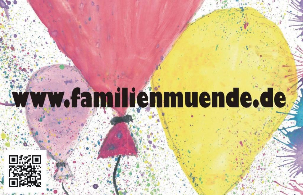 Auf einer Visitenkarte mit selbstgezeichneten Luftballons ist der Link zur Website familienmuende.de zu sehen.